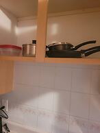 Modern 2BR Near Downtown & Expo Centre