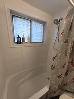 Modern 2BR Near Downtown & Expo Centre