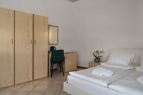 HOTEL MAX  LAZISE