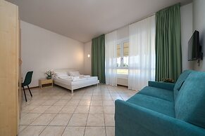 HOTEL MAX  LAZISE