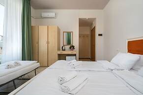 HOTEL MAX  LAZISE