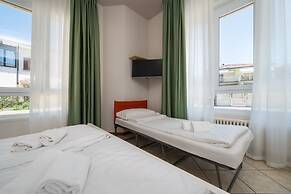 HOTEL MAX  LAZISE