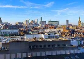 Stylish City Escape near Cavern Quarter