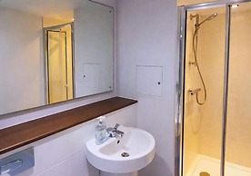 Stylish City Escape near Cavern Quarter