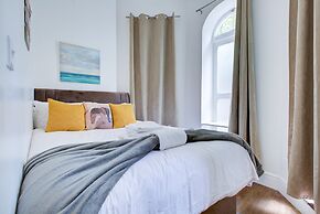 Modern 2 Bed Apartment in Greenwich