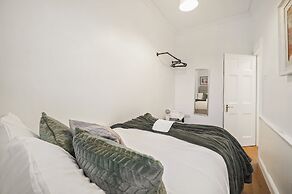 Modern 2 Bed Apartment in Greenwich