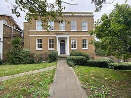 Modern 2 Bed Apartment in Greenwich