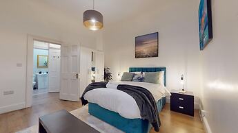 Modern 2 Bed Apartment in Greenwich