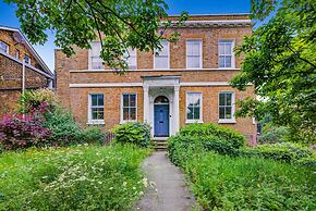 Modern 2 Bed Apartment in Greenwich