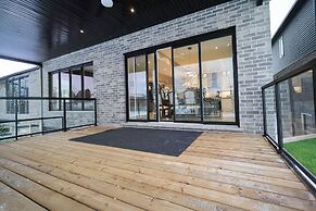Modern Masterpiece Luxury 6 Bedroom Home