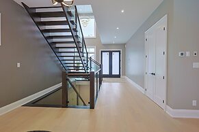 Modern Masterpiece Luxury 6 Bedroom Home