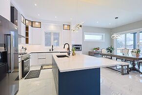 Modern Masterpiece Luxury 6 Bedroom Home