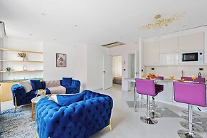 Elegant 2BR Steps to the Louvre