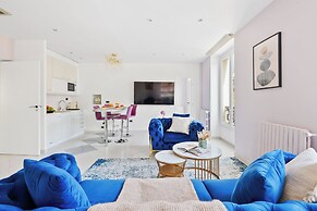 Elegant 2BR Steps to the Louvre
