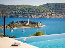 Breathtaking Villa Vis