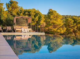 Breathtaking Villa Vis