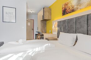 XZLLENZ Hotel