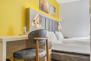 XZLLENZ Hotel