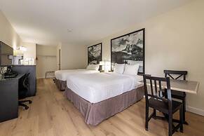 Super 8 By Wyndham Golden