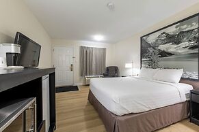 Super 8 By Wyndham Golden