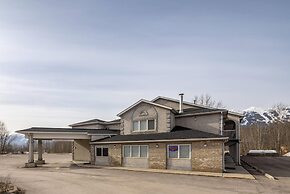 Super 8 By Wyndham Golden