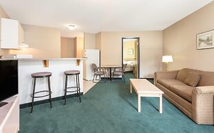 Super 8 By Wyndham Golden