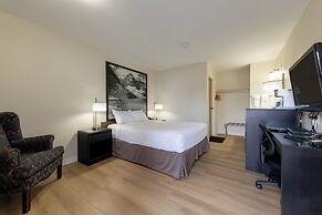 Super 8 By Wyndham Golden
