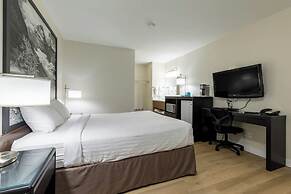 Super 8 By Wyndham Golden