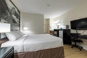 Super 8 By Wyndham Golden