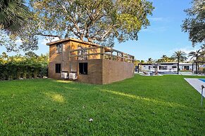 Epic Treehouse Villa - Pool • Pickleball