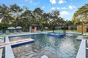 Epic Treehouse Villa - Pool • Pickleball