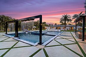 Epic Treehouse Villa - Pool • Pickleball