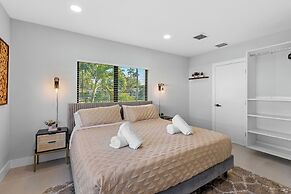 Epic Treehouse Villa - Pool • Pickleball