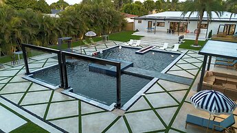 Epic Treehouse Villa - Pool • Pickleball