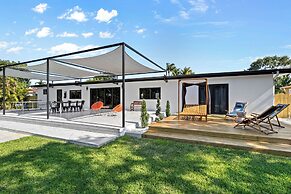 Epic Treehouse Villa - Pool • Pickleball