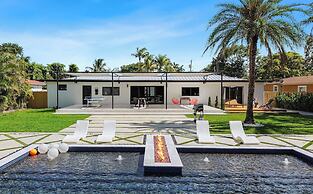 Epic Treehouse Villa - Pool • Pickleball