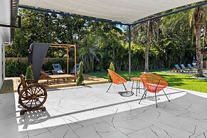 Epic Treehouse Villa - Pool • Pickleball