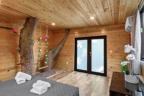 Epic Treehouse Villa - Pool • Pickleball