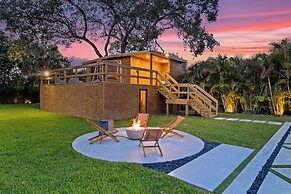 Epic Treehouse Villa - Pool • Pickleball