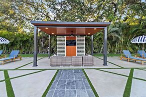Epic Treehouse Villa - Pool • Pickleball