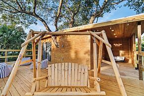 Epic Treehouse Villa - Pool • Pickleball