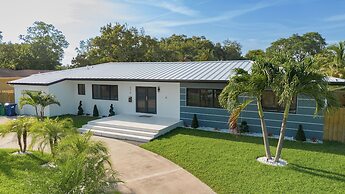 Epic Treehouse Villa - Pool • Pickleball