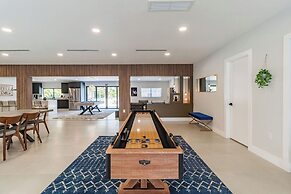 Epic Treehouse Villa - Pool • Pickleball