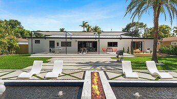 Epic Treehouse Villa - Pool • Pickleball