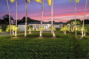 Epic Treehouse Villa - Pool • Pickleball