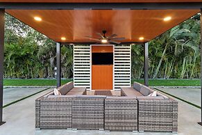 Epic Treehouse Villa - Pool • Pickleball