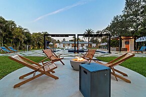 Epic Treehouse Villa - Pool • Pickleball