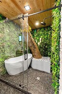 Epic Treehouse Villa - Pool • Pickleball