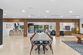 Epic Treehouse Villa - Pool • Pickleball