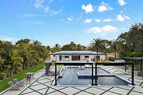 Epic Treehouse Villa - Pool • Pickleball